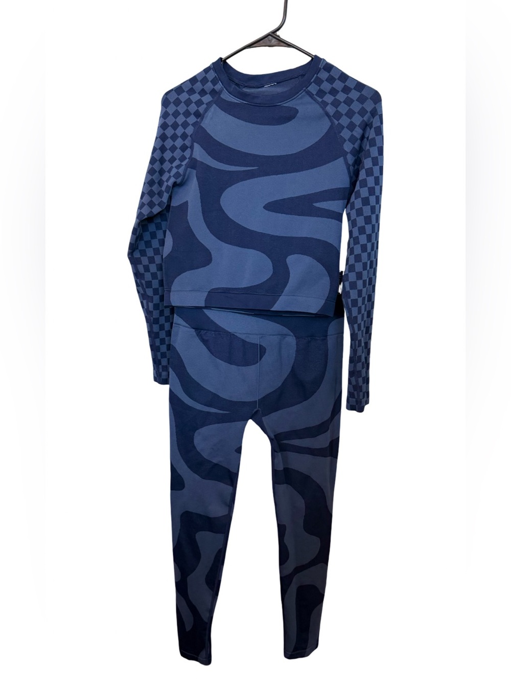 Fabletics L Navy Camo 2PC Set Cropped Top Leggings Checkered Sleeve Yoga